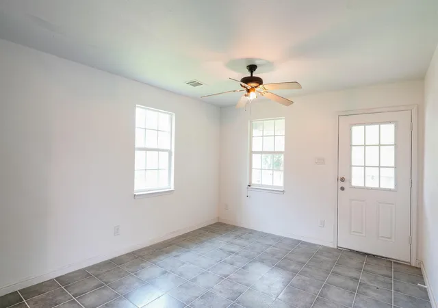 7th image of 2407 Russell St, Houston, TX 77026 | MLS# 2009326