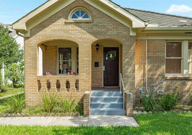 Photo 1 of Single family home for sale at 4618 Ave R 1/2, Galveston, TX 77551 | MLS# 10152343 | Listing updated on 2026-09-11
