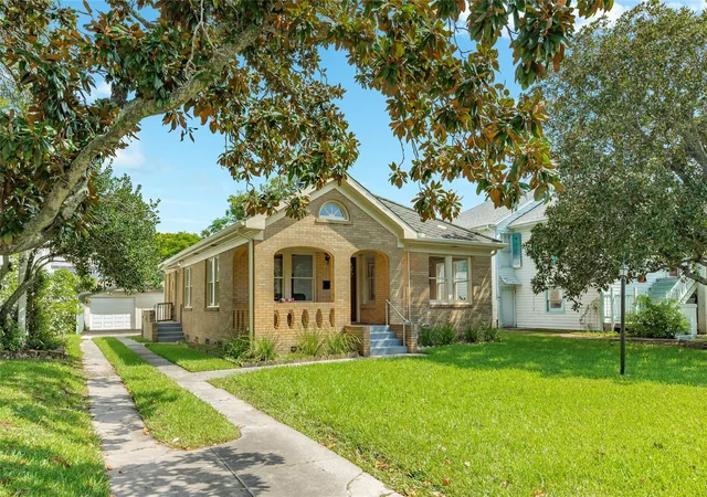 Photo 2 of Single family home for sale at 4618 Ave R 1/2, Galveston, TX 77551 | MLS# 10152343 | Listing updated on 2026-09-11