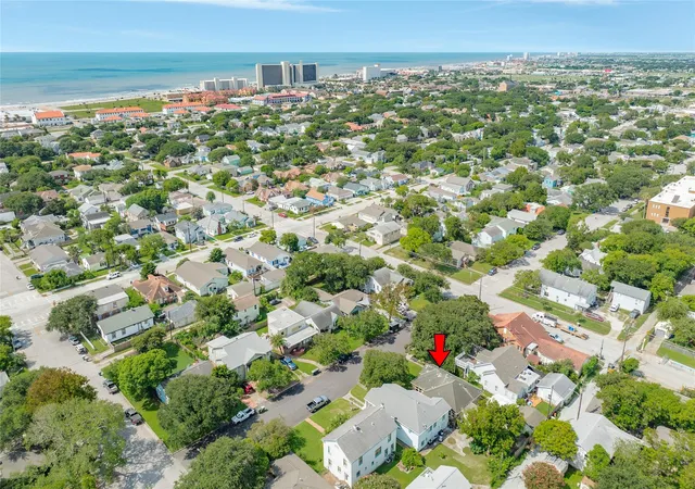 Photo 3 of Single family home for sale at 4618 Ave R 1/2, Galveston, TX 77551 | MLS# 10152343 | Listing updated on 2026-09-11