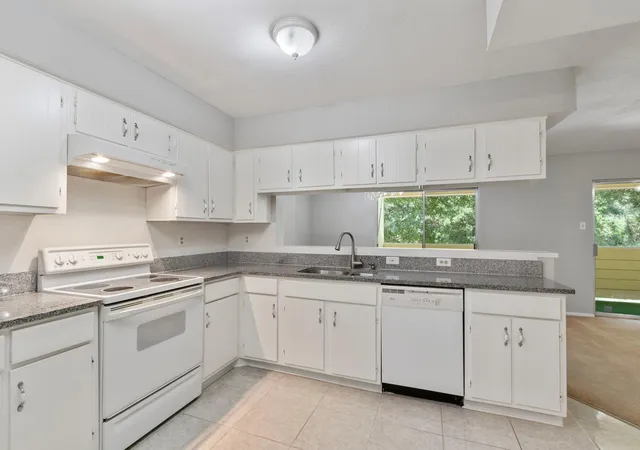 Photo 4 of Condo for sale at 14515 Wunderlich Dr #704, Houston, TX 77069 | MLS# 4023133 | Listing updated on 2026-09-13