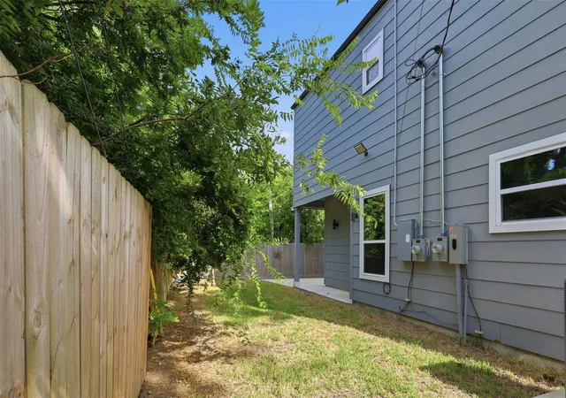 26th image of 3402 Nathaniel Brown St #A/B, Houston, TX 77021 | MLS# 30435192