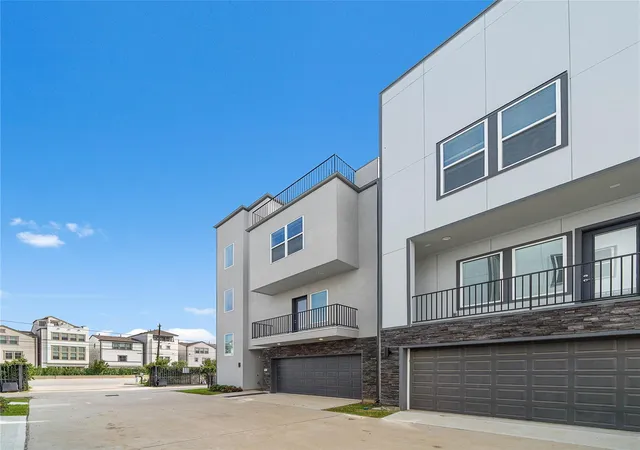 2nd image of 8411 Hempstead Rd #A, Houston, TX 77008 | MLS# 86874682