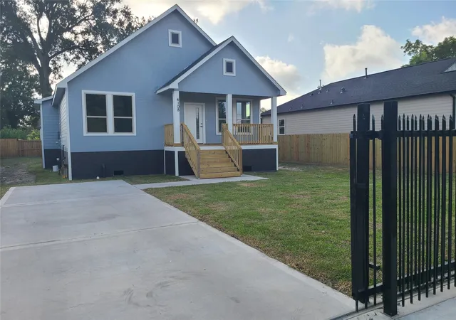 Photo 3 of Single family home for sale at 4108 Russell St, Houston, TX 77026 | MLS# 67055287 | Listing updated on 2026-09-04