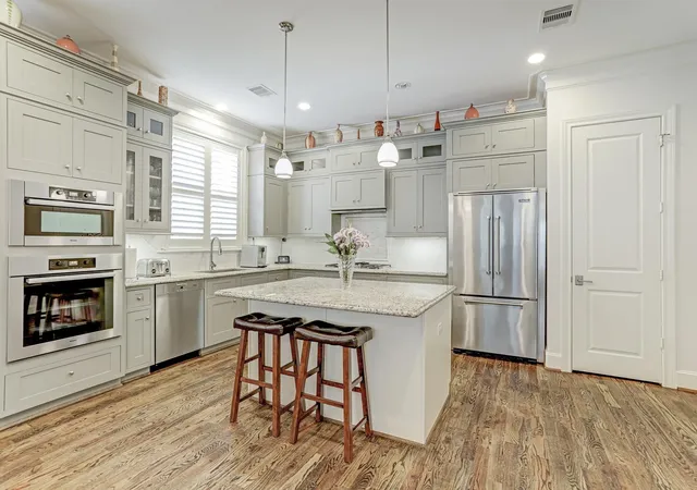 1st image of 2015 Mcclendon St, Houston, TX 77030 | MLS# 25919003