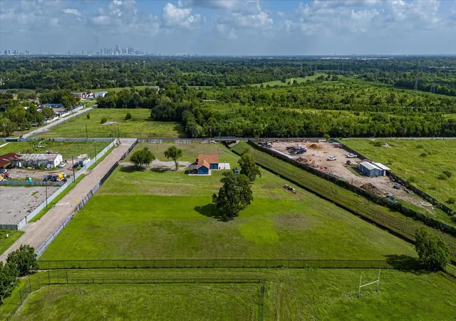 Photo 4 of Land for sale at 5706 S Acres Dr, Houston, TX 77048 | MLS# 95525282 | Listing updated on 2026-09-11