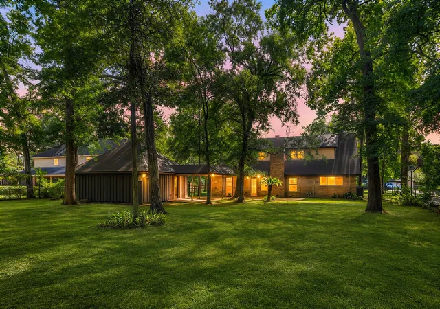 Photo 2 of Sale Pending at 26215 Oakhurst Dr, Spring, TX 77386 | MLS# 42555493 | Listing updated on 2026-09-20