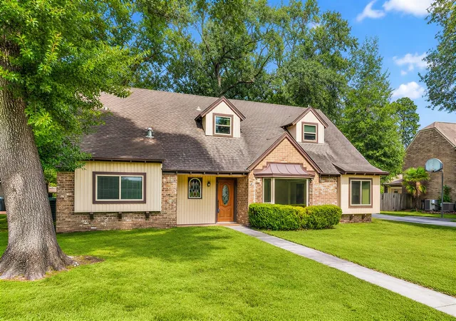 Photo 3 of Sale Pending at 26215 Oakhurst Dr, Spring, TX 77386 | MLS# 42555493 | Listing updated on 2026-09-20