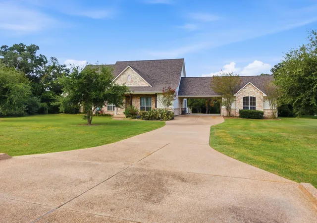 2nd image of 17422 Saddle Creek Dr, College Station, TX 77845 | MLS# 35159493