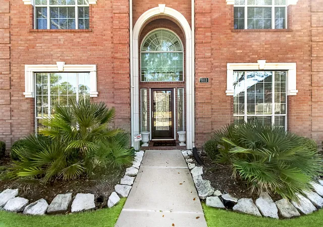 Photo 3 of Single family home for sale at 803 Chisel Point Dr, Houston, TX 77094 | MLS# 86496001 | Listing updated on 2026-09-12