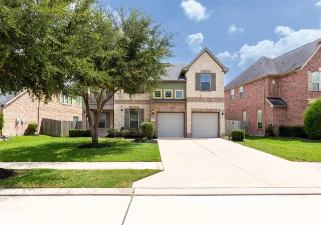Photo 3 of Single family home for sale at 4534 Montcliff Bnd Ln, Sugar Land, TX 77479 | MLS# 49515708 | Listing updated on 2026-10-05