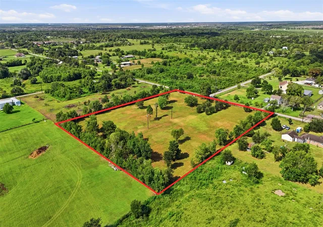 Photo 3 of Sale Pending at 8511 County Rd 79, Rosharon, TX 77583 | MLS# 36679586 | Listing updated on 2026-08-28