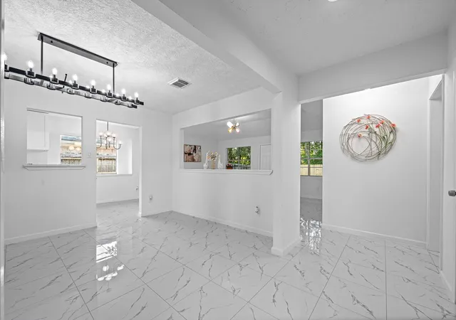 4th image of 11918 Stroud Dr, Houston, TX 77072 | MLS# 37630433