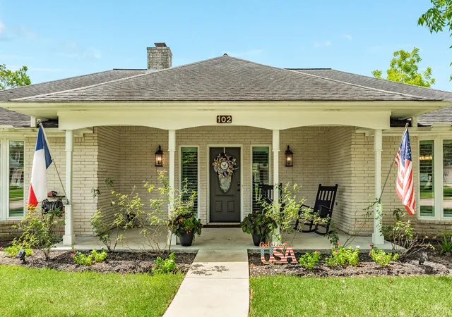 1st image of 102 Buttercup St, Lake Jackson, TX 77566 | MLS# 41782432