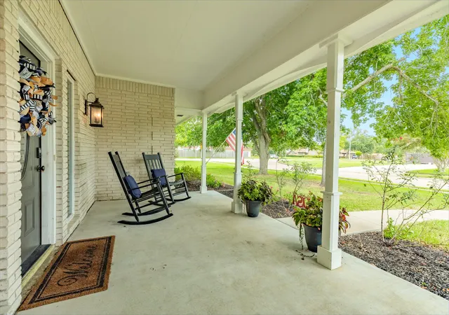 3rd image of 102 Buttercup St, Lake Jackson, TX 77566 | MLS# 41782432