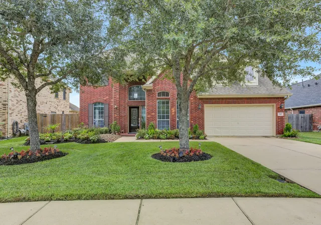 2nd image of 1745 N Meridian Greens Dr, Dickinson, TX 77539 | MLS# 31094820