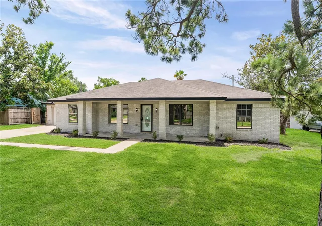 3rd image of 12519 A Bar Dr, Santa Fe, TX 77510 | MLS# 80711015
