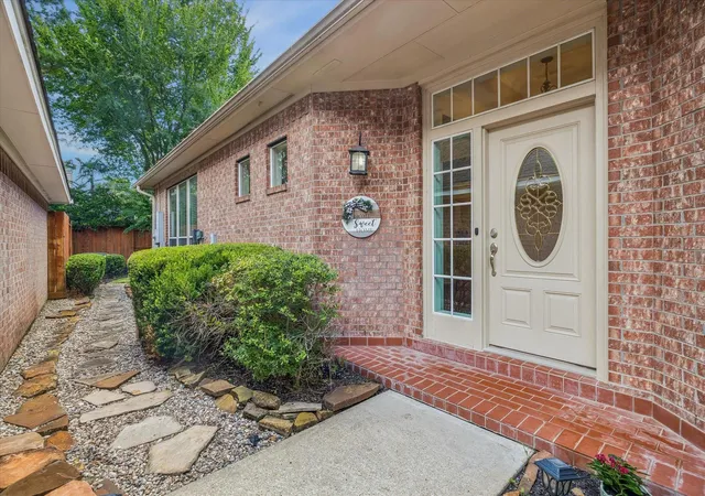 Photo 3 of Sale Pending at 71 W Honey Grv Pl, Spring, TX 77382 | MLS# 92460698 | Listing updated on 2026-08-24