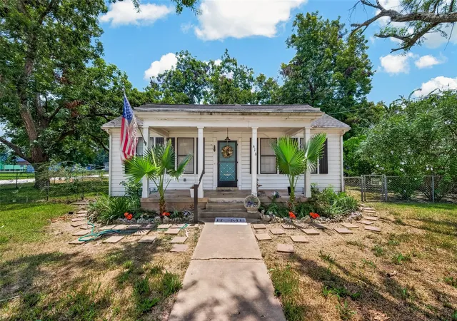 Photo 1 of Single family home for sale at 416 E Caney St, Wharton, TX 77488 | MLS# 36454911 | Listing updated on 2026-08-09
