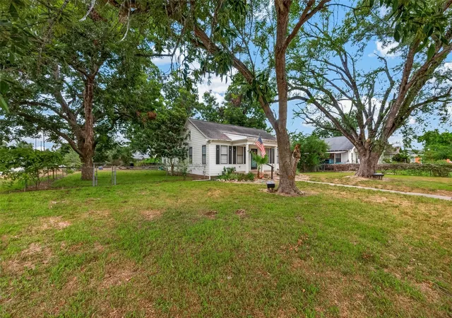 Photo 2 of Single family home for sale at 416 E Caney St, Wharton, TX 77488 | MLS# 36454911 | Listing updated on 2026-08-09