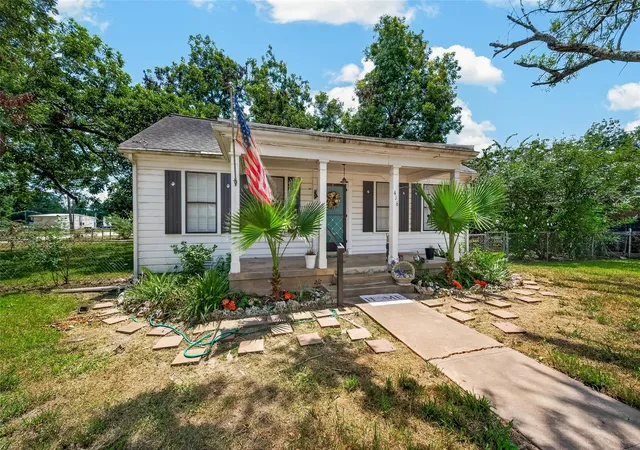 Photo 3 of Single family home for sale at 416 E Caney St, Wharton, TX 77488 | MLS# 36454911 | Listing updated on 2026-08-09