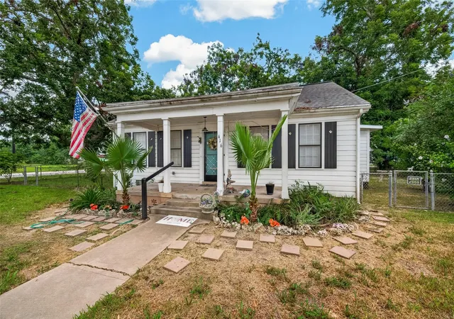 Photo 3 of Single family home for sale at 416 E Caney St, Wharton, TX 77488 | MLS# 36454911 | Listing updated on 2026-08-09