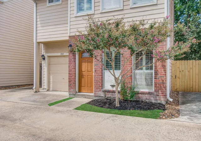 3rd image of 2211 Naomi St, Houston, TX 77054 | MLS# 49278055