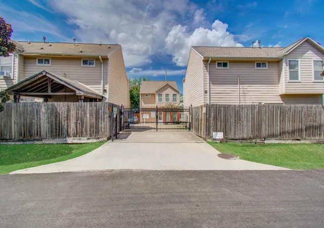4th image of 2211 Naomi St, Houston, TX 77054 | MLS# 49278055