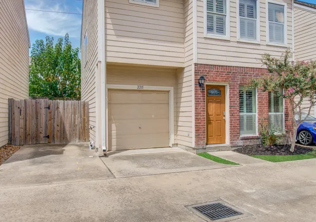 5th image of 2211 Naomi St, Houston, TX 77054 | MLS# 49278055