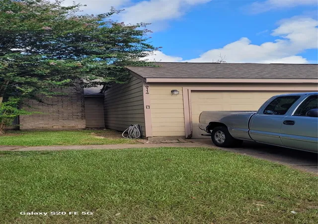 2nd image of 9114 Ketchwood Dr, Houston, TX 77099 | MLS# 11389227