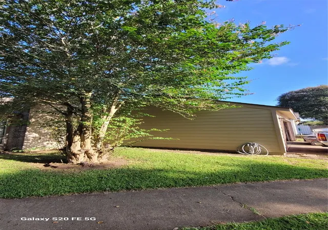 3rd image of 9114 Ketchwood Dr, Houston, TX 77099 | MLS# 11389227