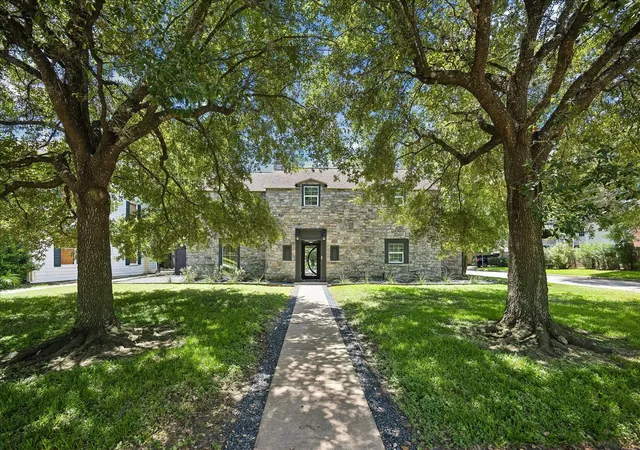 1st image of 3071 Locke Ln, Houston, TX 77019 | MLS# 57165450
