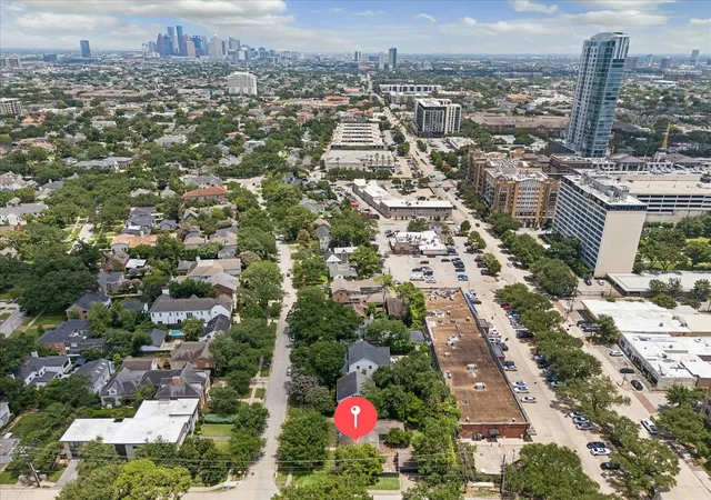 5th image of 3071 Locke Ln, Houston, TX 77019 | MLS# 57165450