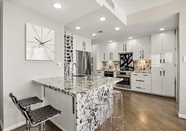 1st image of 3350 Mccue Rd #1101, Houston, TX 77056 | MLS# 97896133