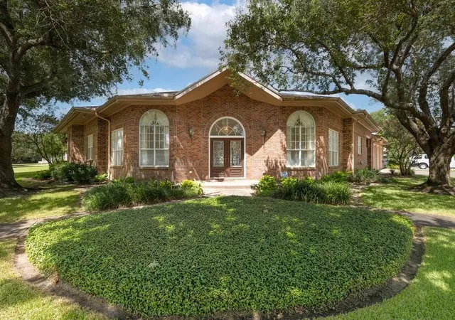 1st image of 7 Stoney Brook Ln, Bay City, TX 77414 | MLS# 46208246