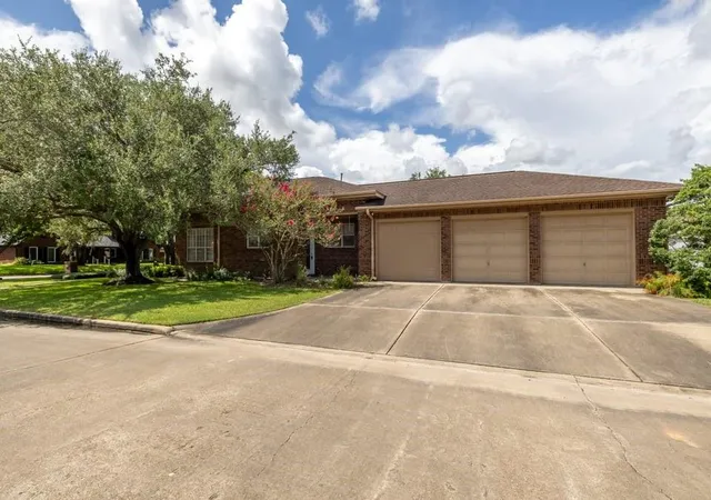 Photo 3 of Single family home for sale at 7 Stoney Brk Ln, Bay City, TX 77414 | MLS# 46208246 | Listing updated on 2026-08-13