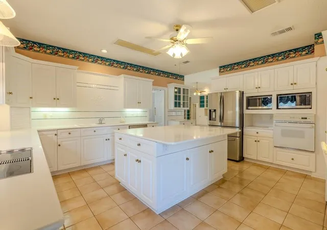 Photo 3 of Single family home for sale at 7 Stoney Brk Ln, Bay City, TX 77414 | MLS# 46208246 | Listing updated on 2026-08-13
