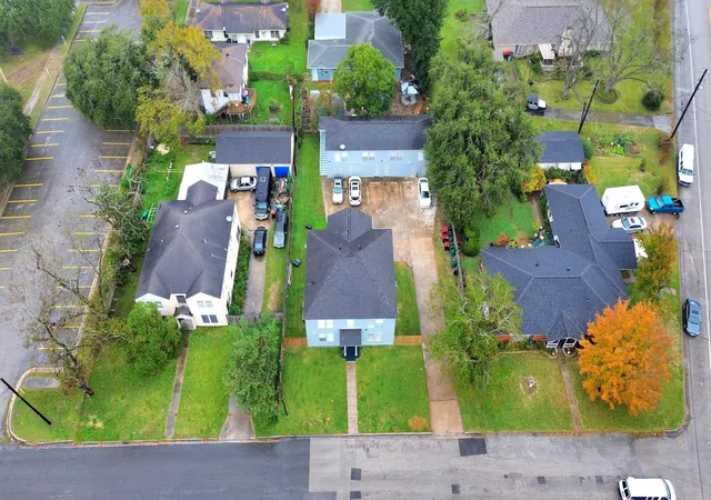 Listing Photo 4 - Condo for sale in building located at 116 Marian St, Baytown, TX 77520
