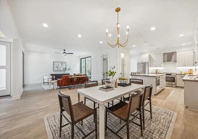 1st image of 40 River Hollow Ln, Houston, TX 77027 | MLS# 95363064