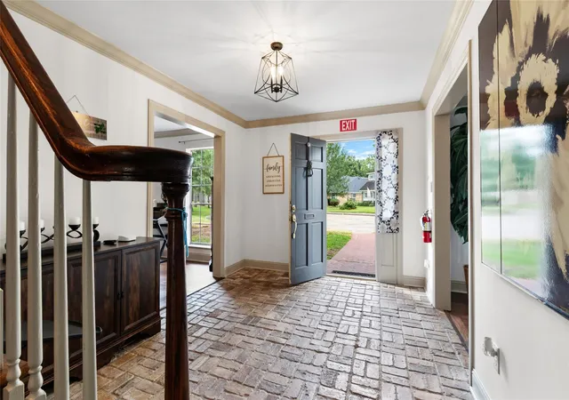 5th image of 2701 Mount Vernon Dr, Dickinson, TX 77539 | MLS# 89495757