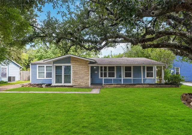 2nd image of 1210 14th Ave N, Texas City, TX 77590 | MLS# 59577545