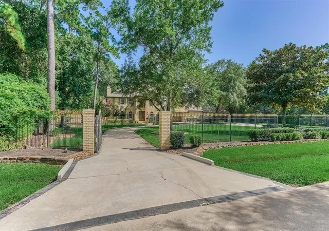 4th image of 3 Lacewing Pl, Spring, TX 77380 | MLS# 33079073