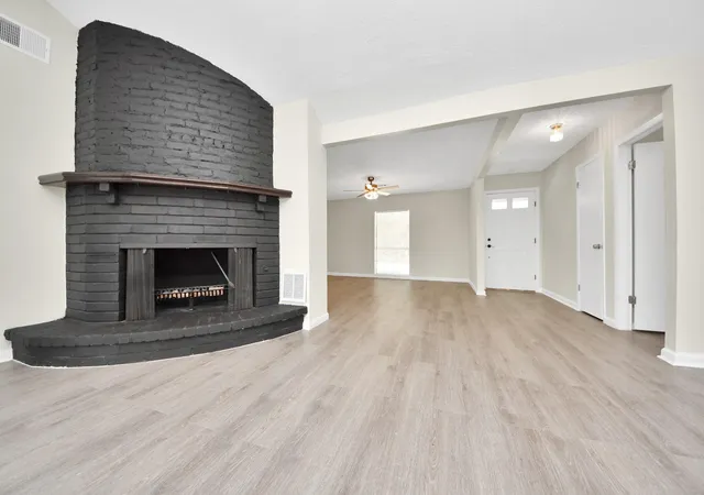 Photo 3 of Single family home for sale at 11618 Hillcroft Ave, Houston, TX 77035 | MLS# 67737080 | Listing updated on 2026-08-23