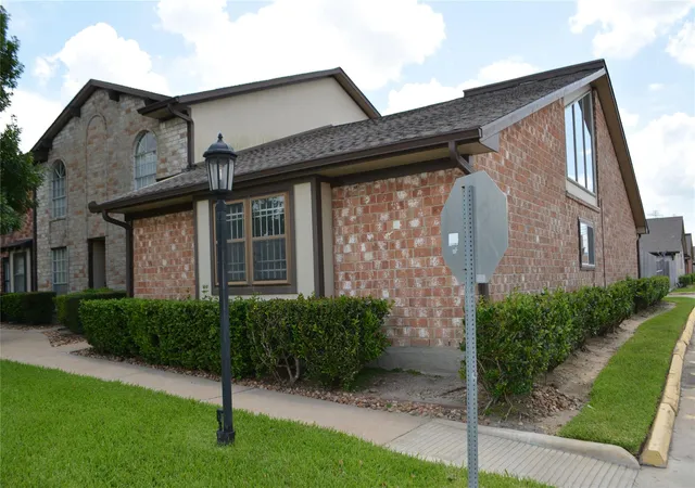 1st image of 11526 S Kirkwood Rd, Stafford, TX 77477 | MLS# 91112844
