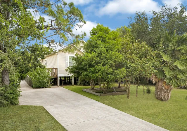 3rd image of 2329 Avenue D, Dickinson, TX 77539 | MLS# 60182367
