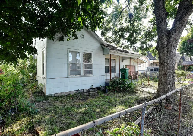 Photo 4 of Single family home for sale at 6711 Ave C, Houston, TX 77011 | MLS# 41856644 | Listing updated on 2026-09-21