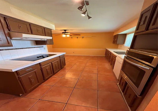 Photo 3 of Single family home for sale at 7931 Southmeadow Dr, Houston, TX 77071 | MLS# 62944737 | Listing updated on 2026-08-22