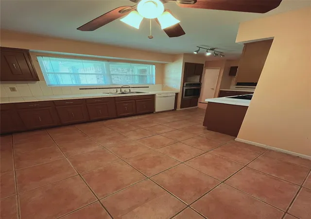 Photo 4 of Single family home for sale at 7931 Southmeadow Dr, Houston, TX 77071 | MLS# 62944737 | Listing updated on 2026-08-22