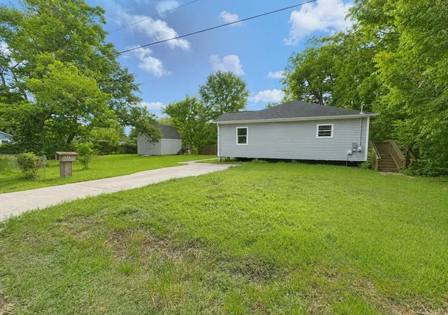 Photo 22 of Single family home for sale at 303 S 4th Street, Alvin, TX 77511 | MLS# 68498253 | Listing updated on 2026-10-09
