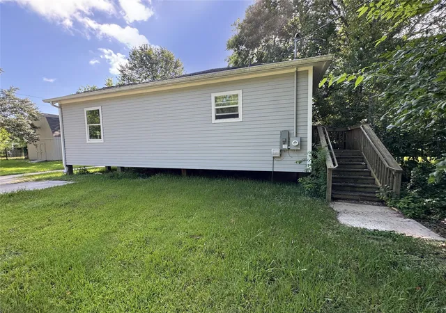 48th image of 303 S 4th St, Alvin, TX 77511 | MLS# 68498253